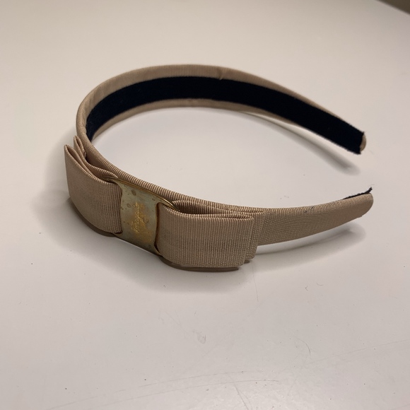 Salvatore Ferragamo Accessories - FERRAGAMO Vara Bow Headband 1" in TAN